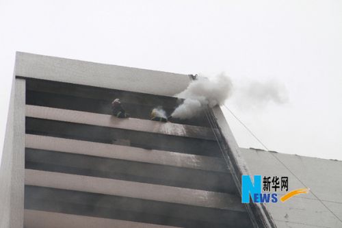 福州大学至诚学院一教学楼Kaiyun 开云电缆起火 现场图片曝光(图1)