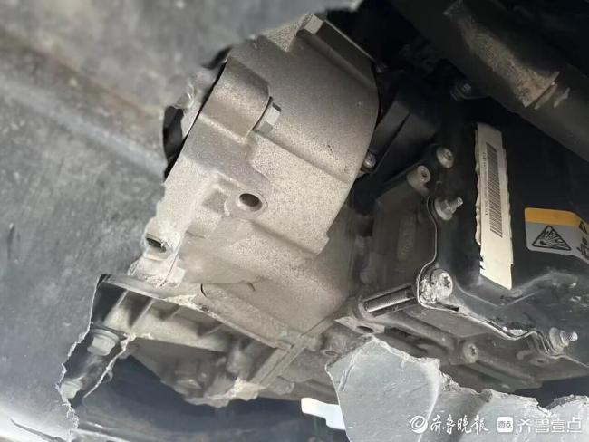 开云体育 开云平台烟台化工路井盖缺失连伤四车两车报废扯皮近半月没弄清谁该担责？(图2)