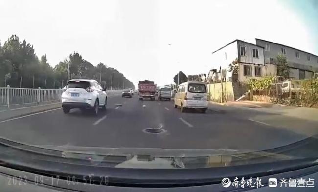 开云体育 开云平台烟台化工路井盖缺失连伤四车两车报废扯皮近半月没弄清谁该担责？(图3)