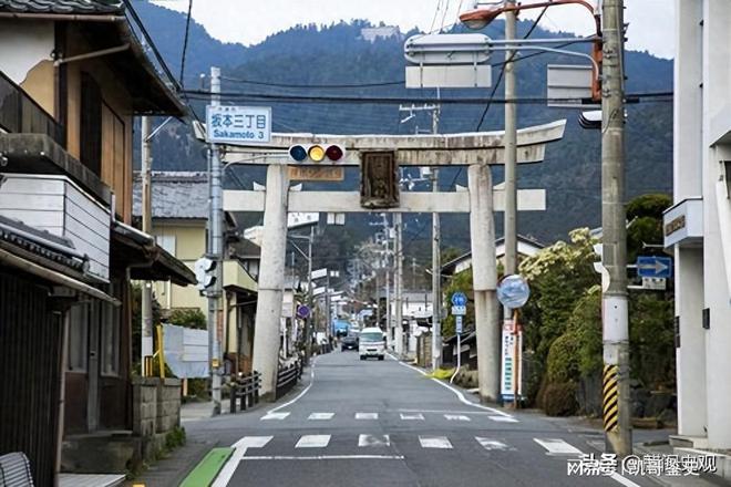 日本教授：看开云体育 开云平台不懂中国电线杆便宜不用非要多花钱铺设地下电缆(图6)